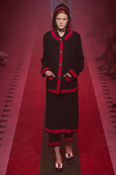 Look 60